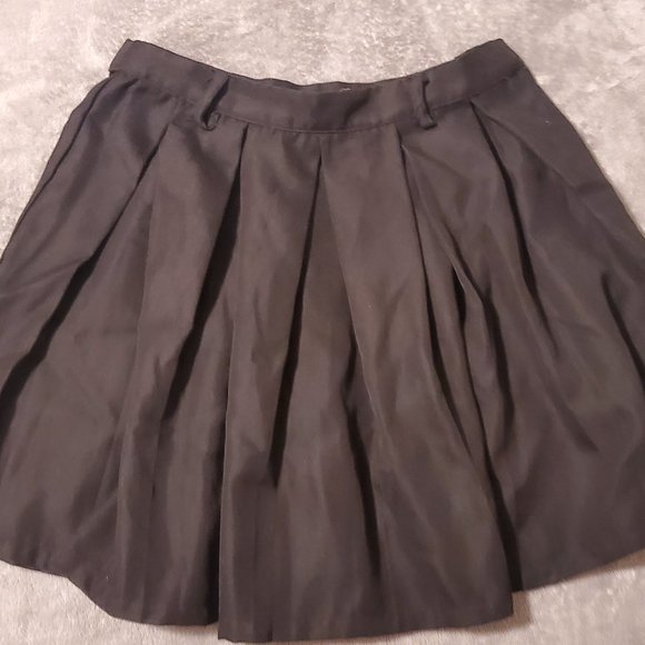 Black O-Ring Chain Pleated Skirt - Picture 5 of 10